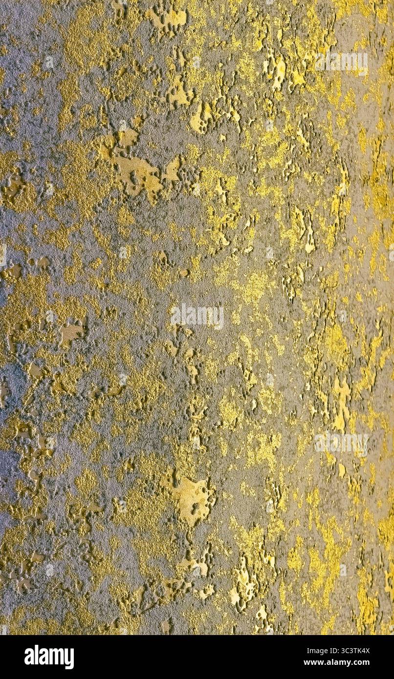 Strukturierter abstrakter Hintergrund in Gold und Grau für atemberaubende digitale Designs. Hochauflösendes Hintergrundbild und Bildschirmschoner für Telefone, Tablets, Laptops und kreatives Marketingmaterial. Vertikales Foto Stockfoto