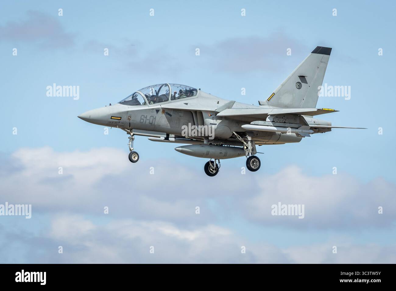 Italienische Luftwaffe - Aermacchi T-346A Master, Ankunft bei RAF Fairford für die Royal International Air Tattoo 2025. Stockfoto