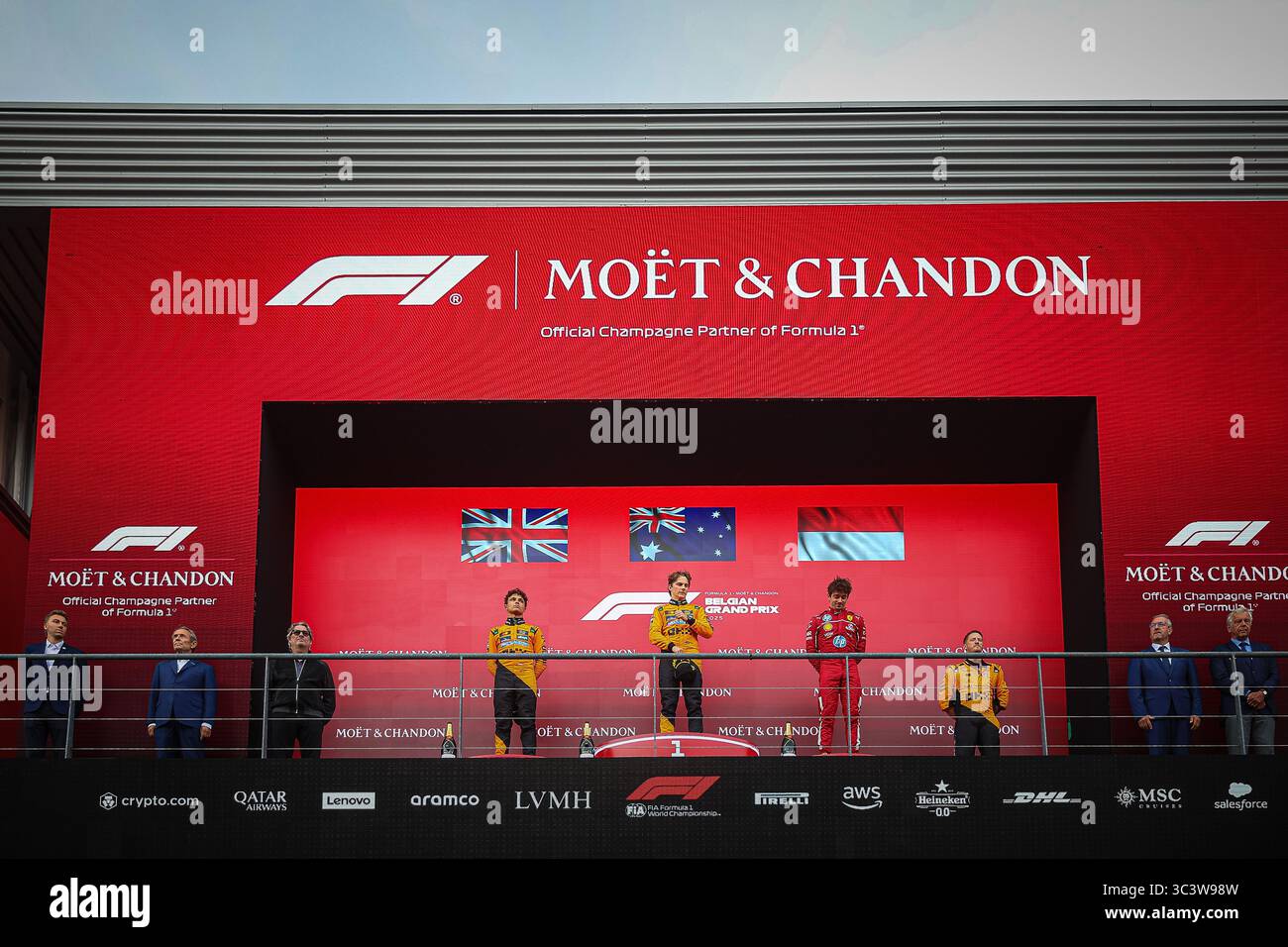 Podium des Rennens: Oscar Piastri gewinnt, dann Lando Norris und Charles Leclerc, belgischer GP, Spa-Francorchamps 24-27. Juli 2025 Formel-1-Weltmeister Stockfoto