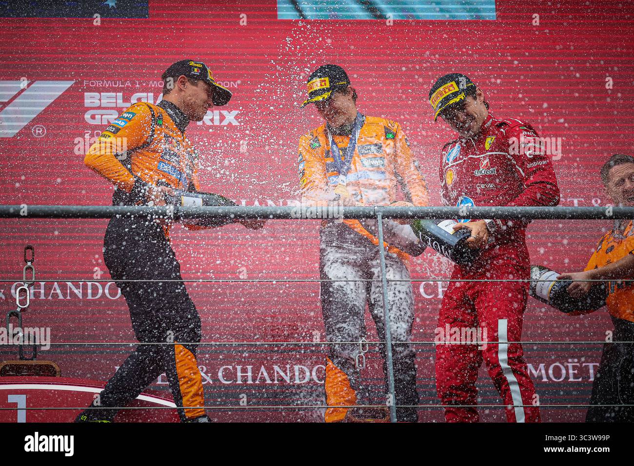 Podium des Rennens: Oscar Piastri gewinnt, dann Lando Norris und Charles Leclerc, belgischer GP, Spa-Francorchamps 24-27. Juli 2025 Formel-1-Weltmeister Stockfoto