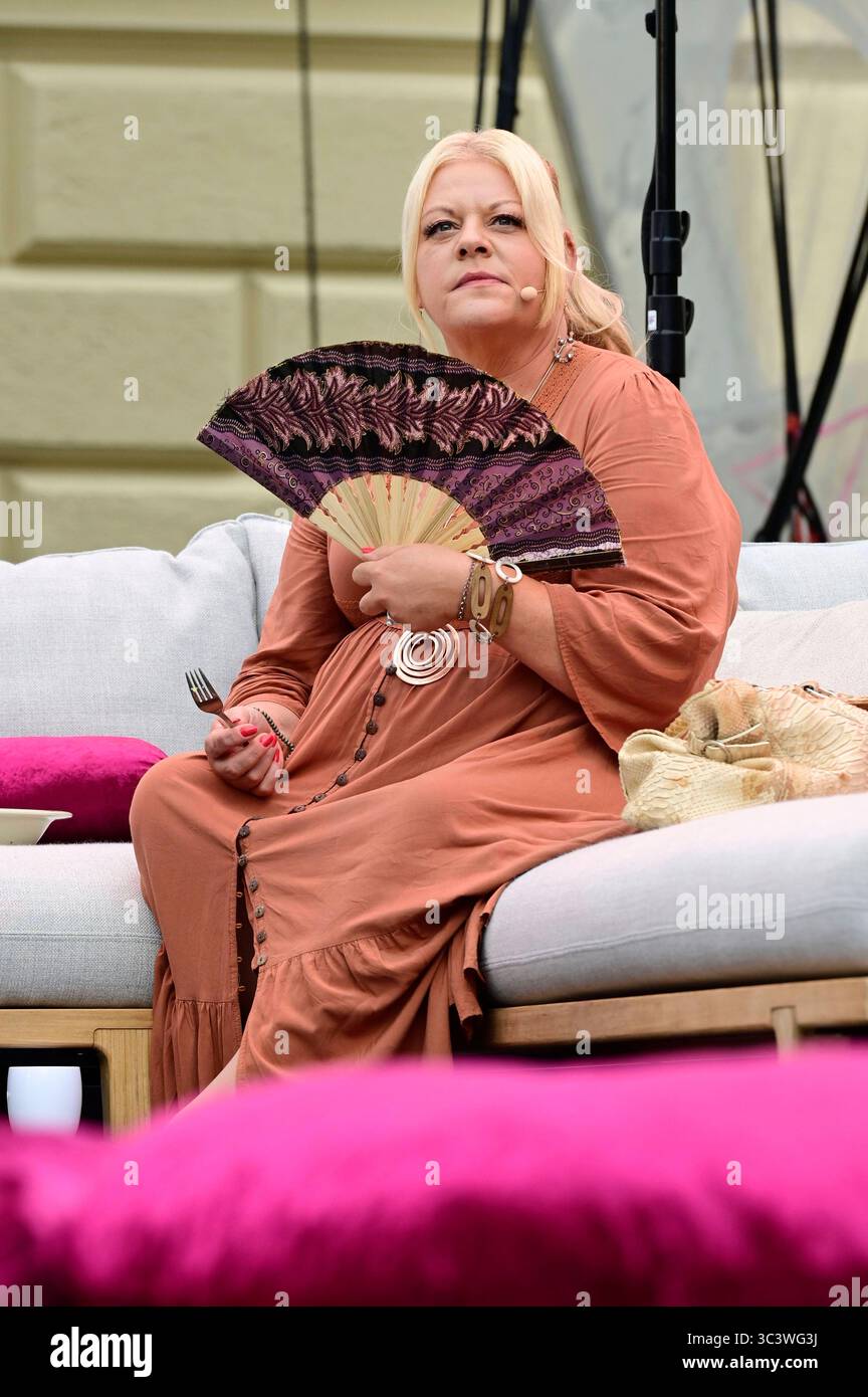 Tine Wittler bei der Generalprobe des Theaterstücks Jedermann bei den Thurn und Taxis Schlossfestspiele im Innenhof des Fürstlichen Schlosses. Regensburg, 26.07.2025 *** Tine Wittler bei der Kostümprobe zum Theaterstück Jedermann bei den Thurn und Taxis Schlossfestspielen im Innenhof des Fürstlichen Schlosses Regensburg, 26 07 2025 Foto:XM.xWehnertx/xFuturexImagex jedermann 5748 Stockfoto