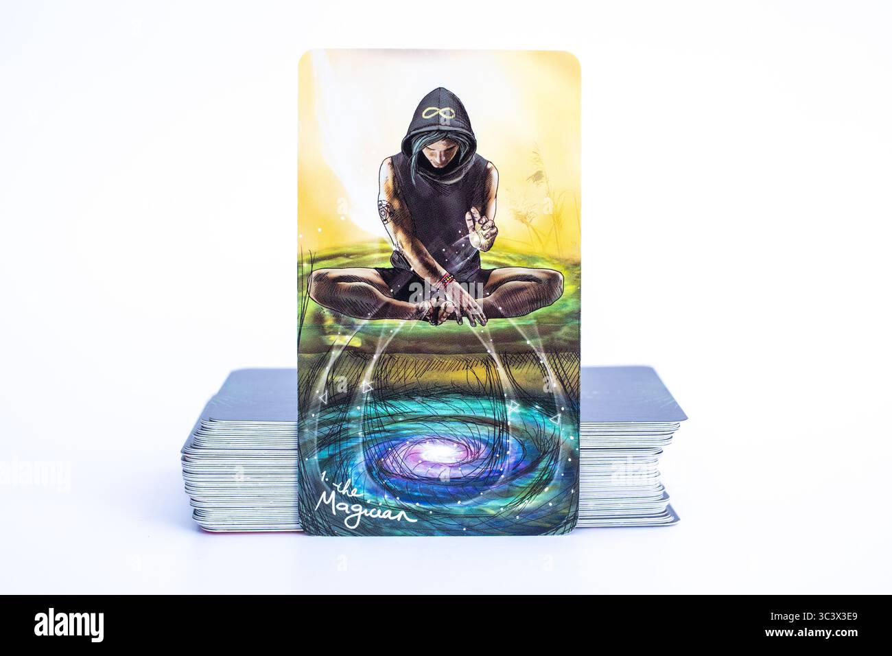 Tarotkarte „der Magier“ symbolisiert Manifestation, Macht und die Ausrichtung von Absicht und Handlung. Stockfoto
