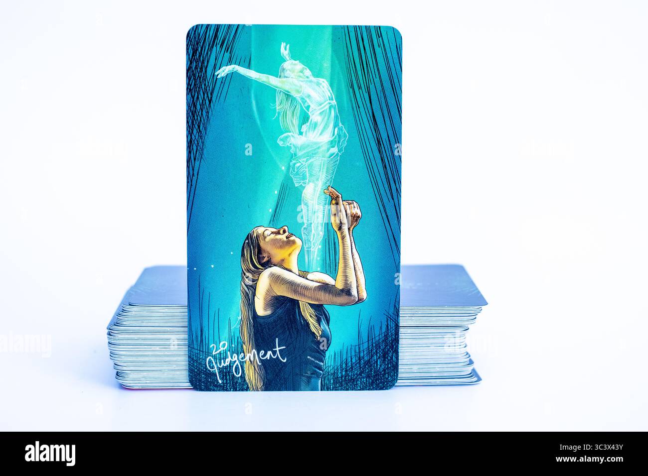 Tarotkarte „Urteil“ symbolisiert spirituelles Erwachen, Wiedergeburt und höhere Berufung. Stockfoto