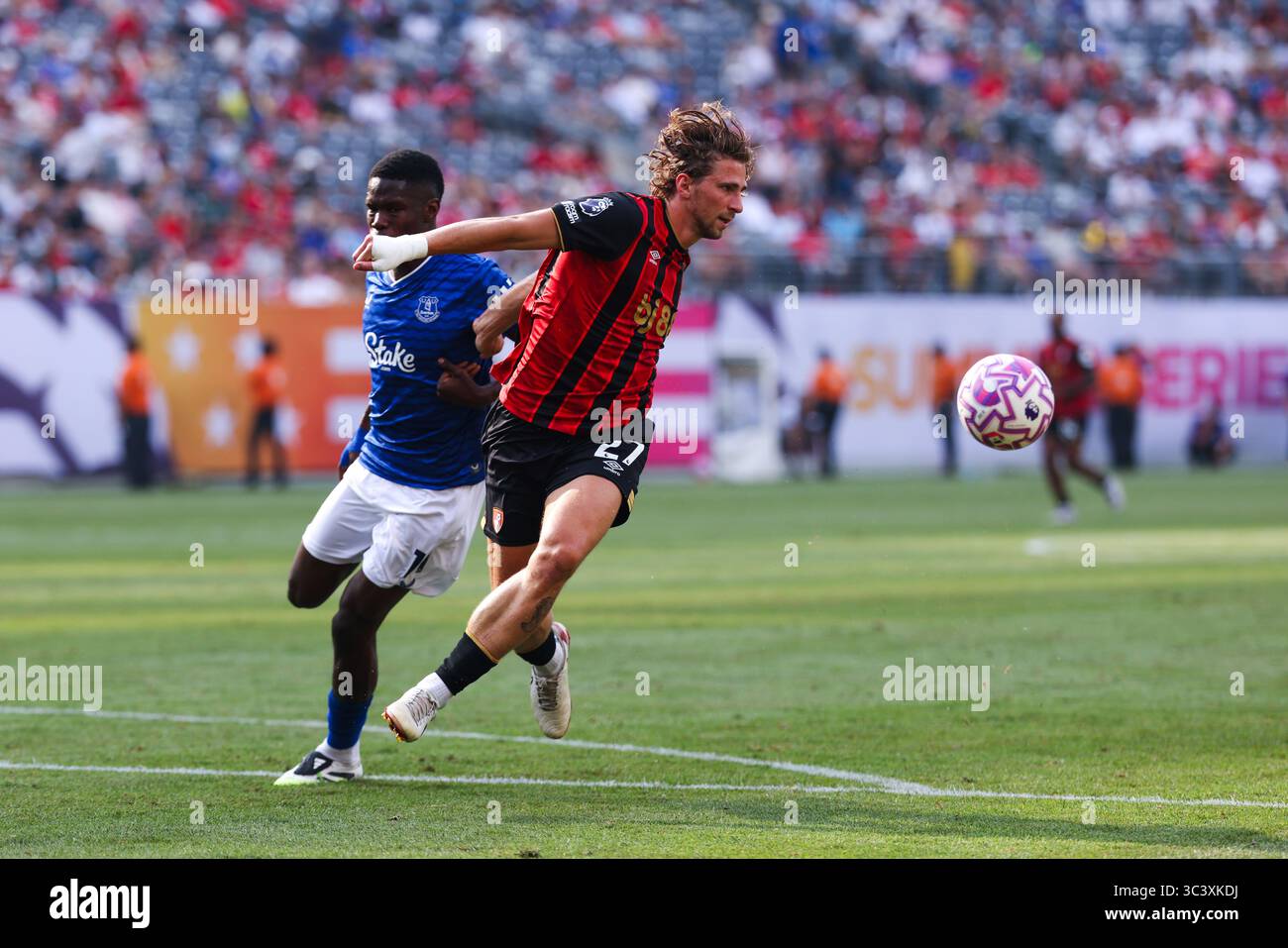 Juli 2025; East Rutherford, New Jersey, USA; Illia Zabarnyi (27) verteidigt den Everton FC Mittelfeldspieler Idrissa Gana Gueye (27) während eines internationalen Freundschaftsspiels zwischen Everton FC und AFC Bournemouth im MetLife Stadium. (Ariel Fox/Bild des Sports) Stockfoto
