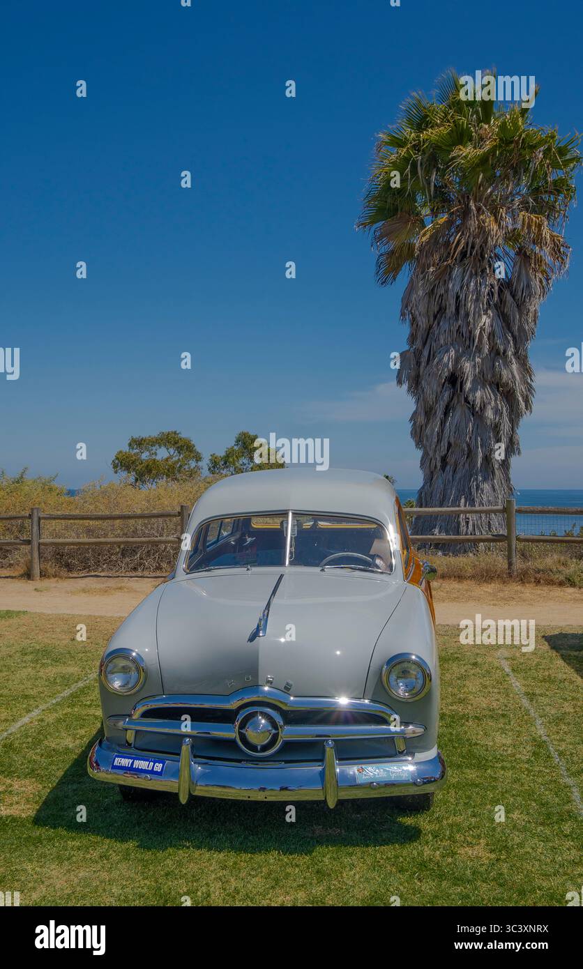 1949 Ford Woody beim 8. Jahrestreffen und 25. Jahrestreffen am Strand in Santa Barbara, Kalifornien. Stockfoto