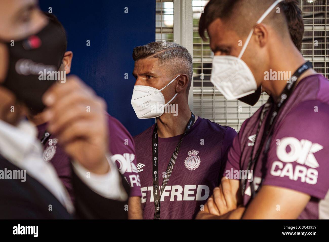 19. Mai 2021, Santa Cruz de Teneriffa, Spanien: Spieler der RCD Mallorca kommen vor dem Liga SmartBank Spiel zwischen CD Teneriffa und RCD Mallorca im Heliodoro Stadion in Teneriffa, Spanien, ins Stadiuem. (Kreditbild: © San Acosta/DAX via ZUMA Wire) Stockfoto