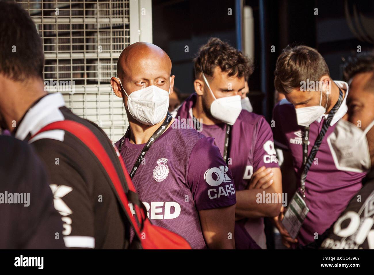 19. Mai 2021, Santa Cruz de Teneriffa, Spanien: Spieler der RCD Mallorca kommen vor dem Liga SmartBank Spiel zwischen CD Teneriffa und RCD Mallorca im Heliodoro Stadion in Teneriffa, Spanien, ins Stadiuem. (Kreditbild: © San Acosta/DAX via ZUMA Wire) Stockfoto