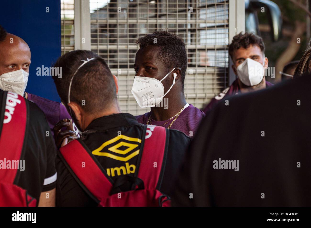 19. Mai 2021, Santa Cruz de Teneriffa, Spanien: Spieler der RCD Mallorca kommen vor dem Liga SmartBank Spiel zwischen CD Teneriffa und RCD Mallorca im Heliodoro Stadion in Teneriffa, Spanien, ins Stadiuem. (Kreditbild: © San Acosta/DAX via ZUMA Wire) Stockfoto
