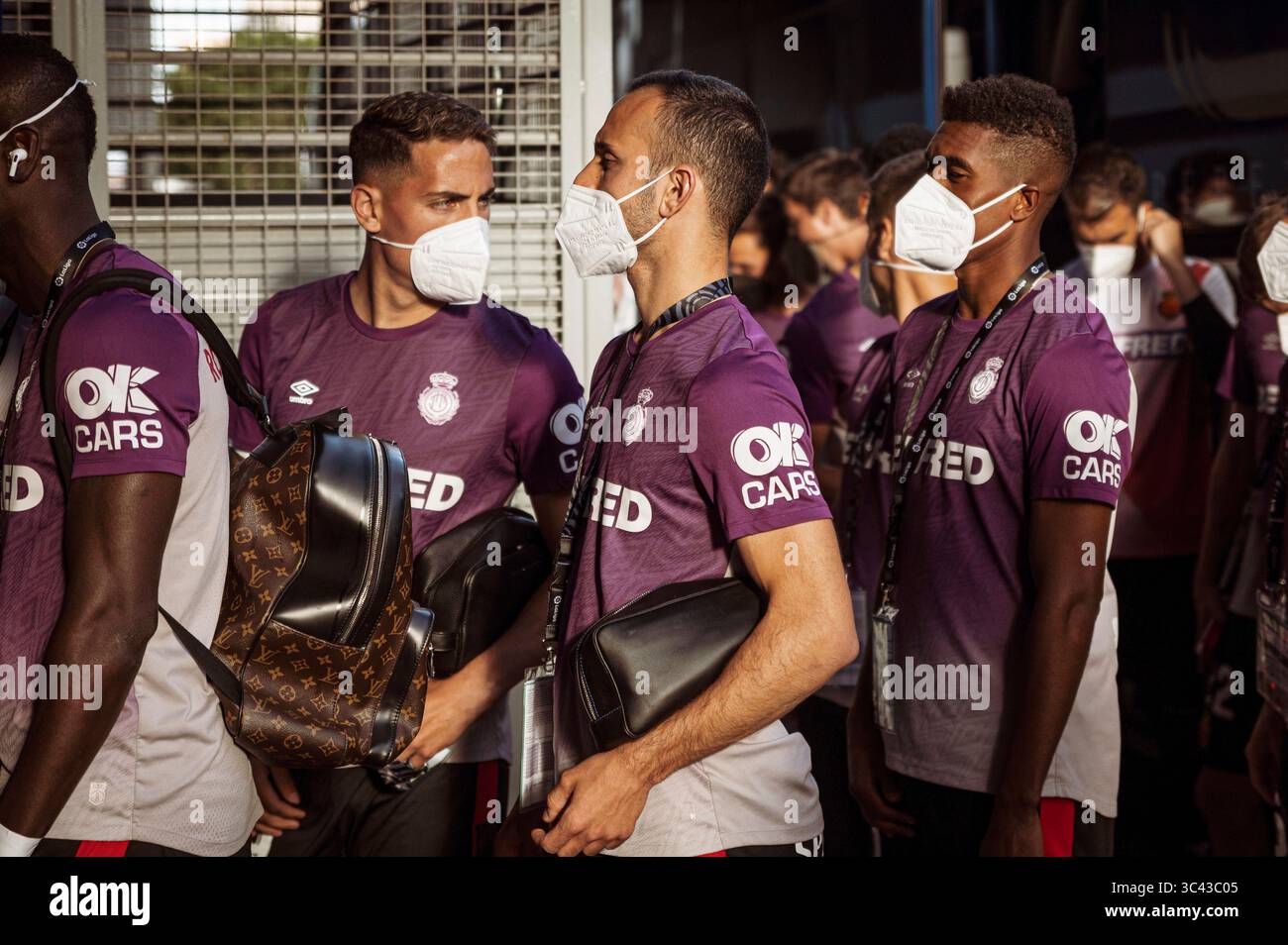 19. Mai 2021, Santa Cruz de Teneriffa, Spanien: Spieler der RCD Mallorca kommen vor dem Liga SmartBank Spiel zwischen CD Teneriffa und RCD Mallorca im Heliodoro Stadion in Teneriffa, Spanien, ins Stadiuem. (Kreditbild: © San Acosta/DAX via ZUMA Wire) Stockfoto