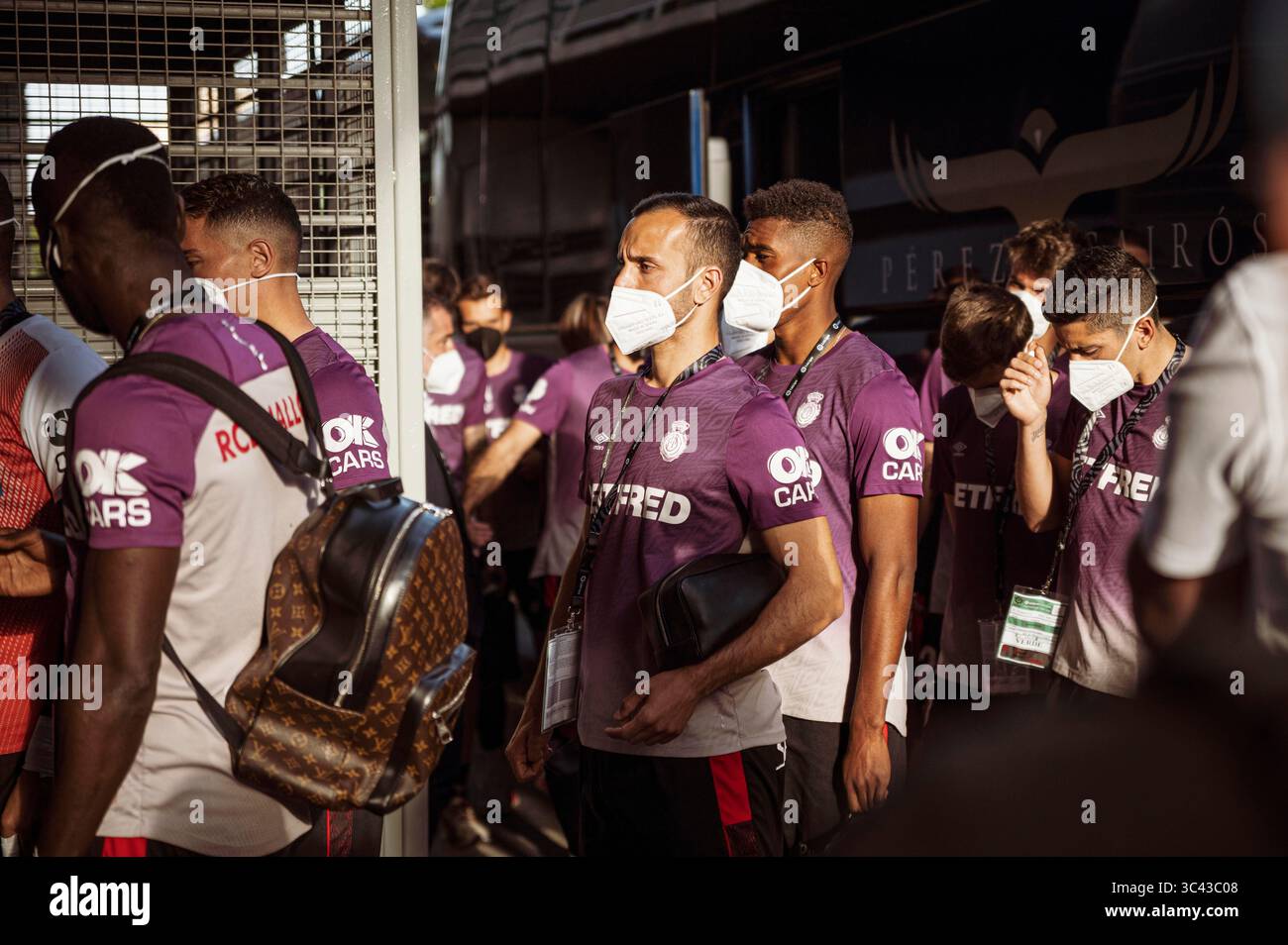 19. Mai 2021, Santa Cruz de Teneriffa, Spanien: Spieler der RCD Mallorca kommen vor dem Liga SmartBank Spiel zwischen CD Teneriffa und RCD Mallorca im Heliodoro Stadion in Teneriffa, Spanien, ins Stadiuem. (Kreditbild: © San Acosta/DAX via ZUMA Wire) Stockfoto