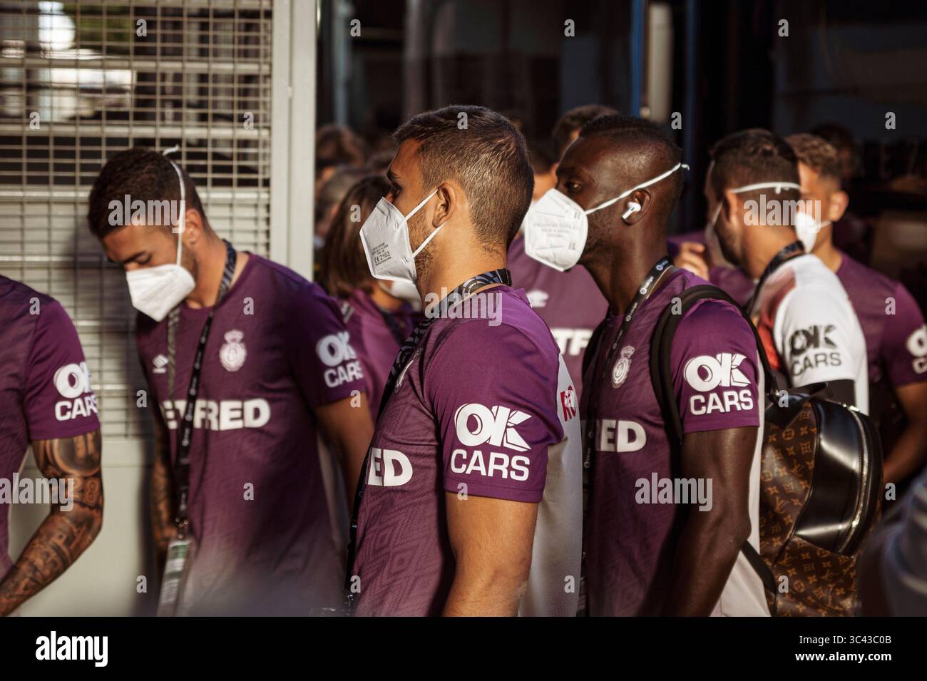 19. Mai 2021, Santa Cruz de Teneriffa, Spanien: Spieler der RCD Mallorca kommen vor dem Liga SmartBank Spiel zwischen CD Teneriffa und RCD Mallorca im Heliodoro Stadion in Teneriffa, Spanien, ins Stadiuem. (Kreditbild: © San Acosta/DAX via ZUMA Wire) Stockfoto