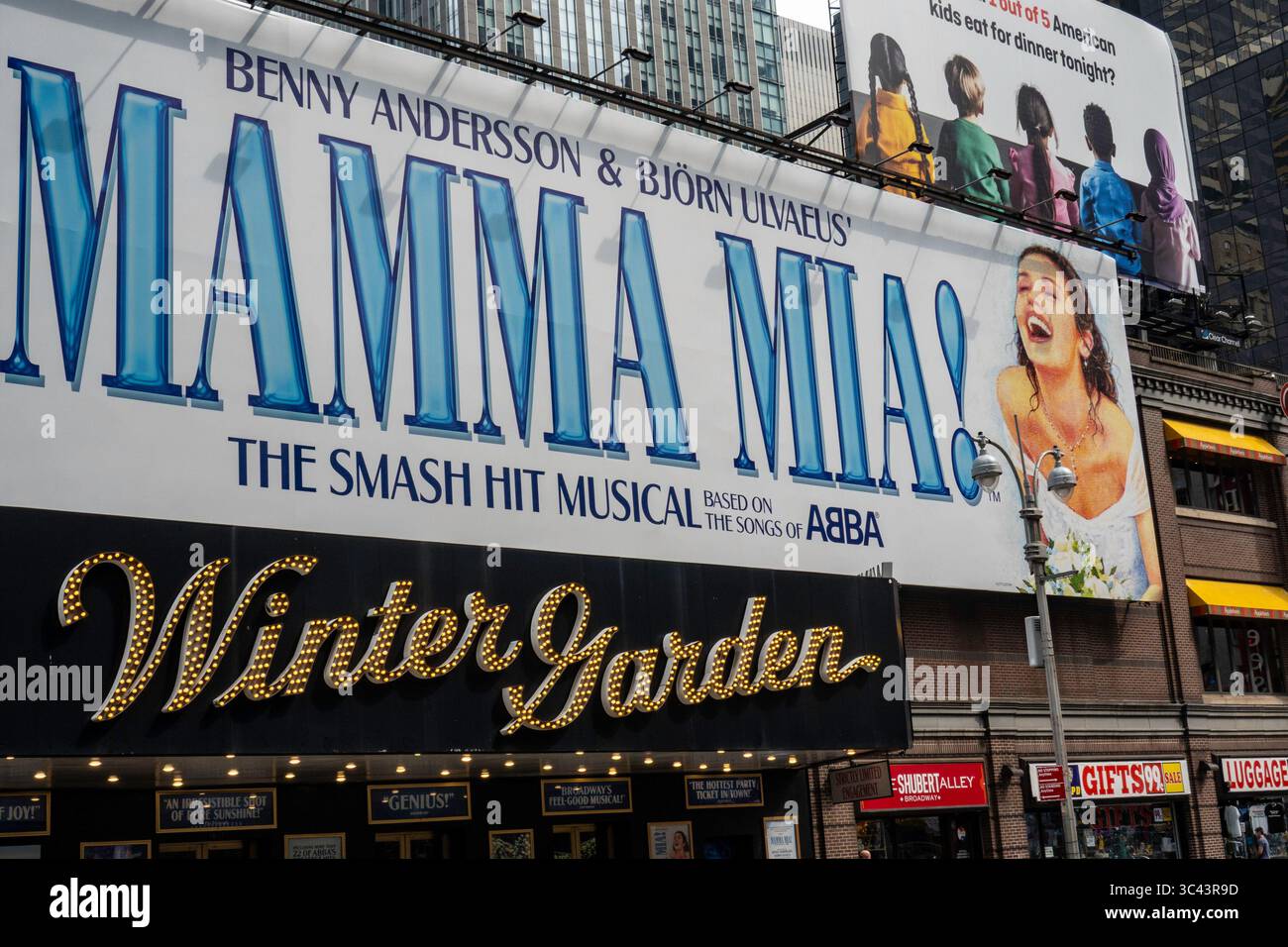 „Mama Mia!“ Kehrt zum Broadway im Winter Garden Theater, 2025, New York City, USA, zurück Stockfoto