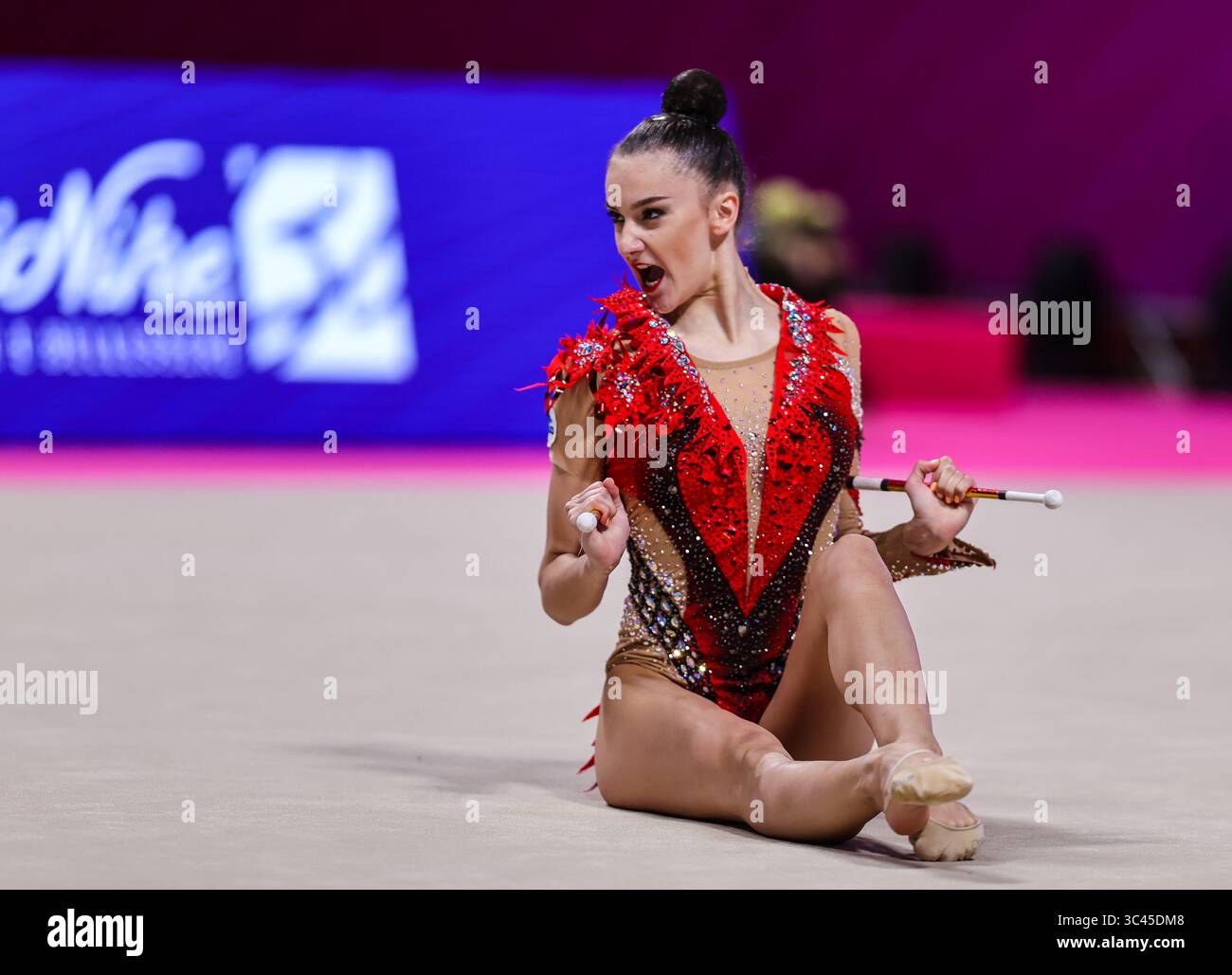 29. Mai 2021, Pesaro, Italien: Harnasko Alina (BLR) tritt während der Rhythmic Gymnastics FIG World Cup 2021 Pesaro in der Vitrifrigo Arena in Pesaro auf. (Kreditbild: © Fabrizio Carabelli/SOPA Images via ZUMA Wire) Stockfoto