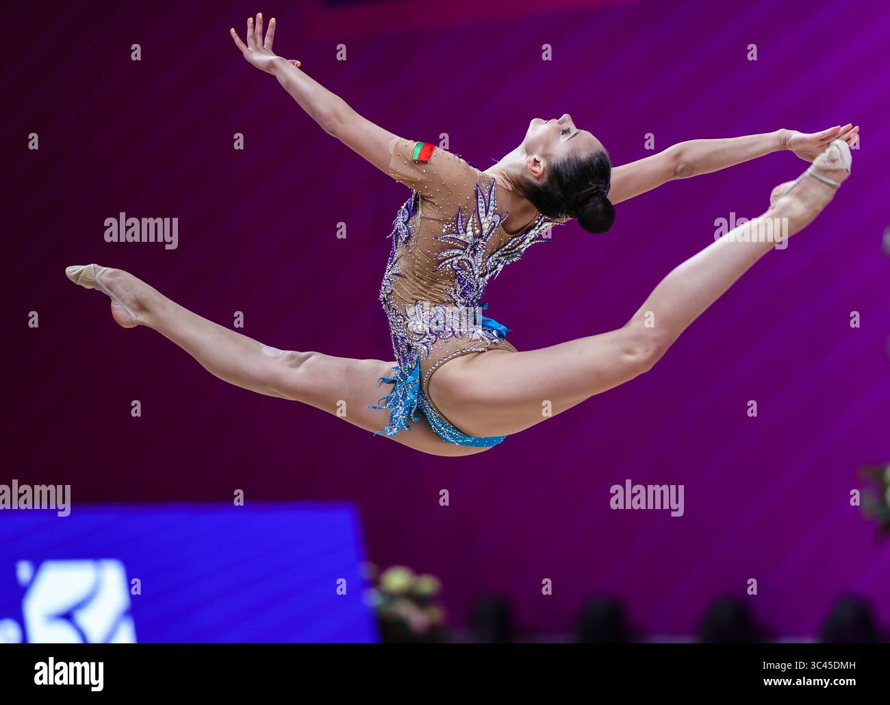 29. Mai 2021, Pesaro, Italien: Harnasko Alina (BLR) tritt während der Rhythmic Gymnastics FIG World Cup 2021 Pesaro in der Vitrifrigo Arena in Pesaro auf. (Kreditbild: © Fabrizio Carabelli/SOPA Images via ZUMA Wire) Stockfoto