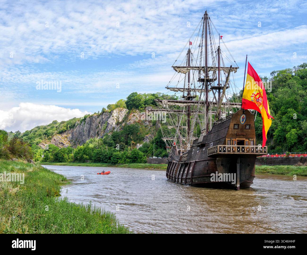 Die spanische Galleon Andalucia segelt auf der Ebbe den Fluss Avon hinunter, während er durch die Avon-Schlucht in Bristol Großbritannien fließt Stockfoto