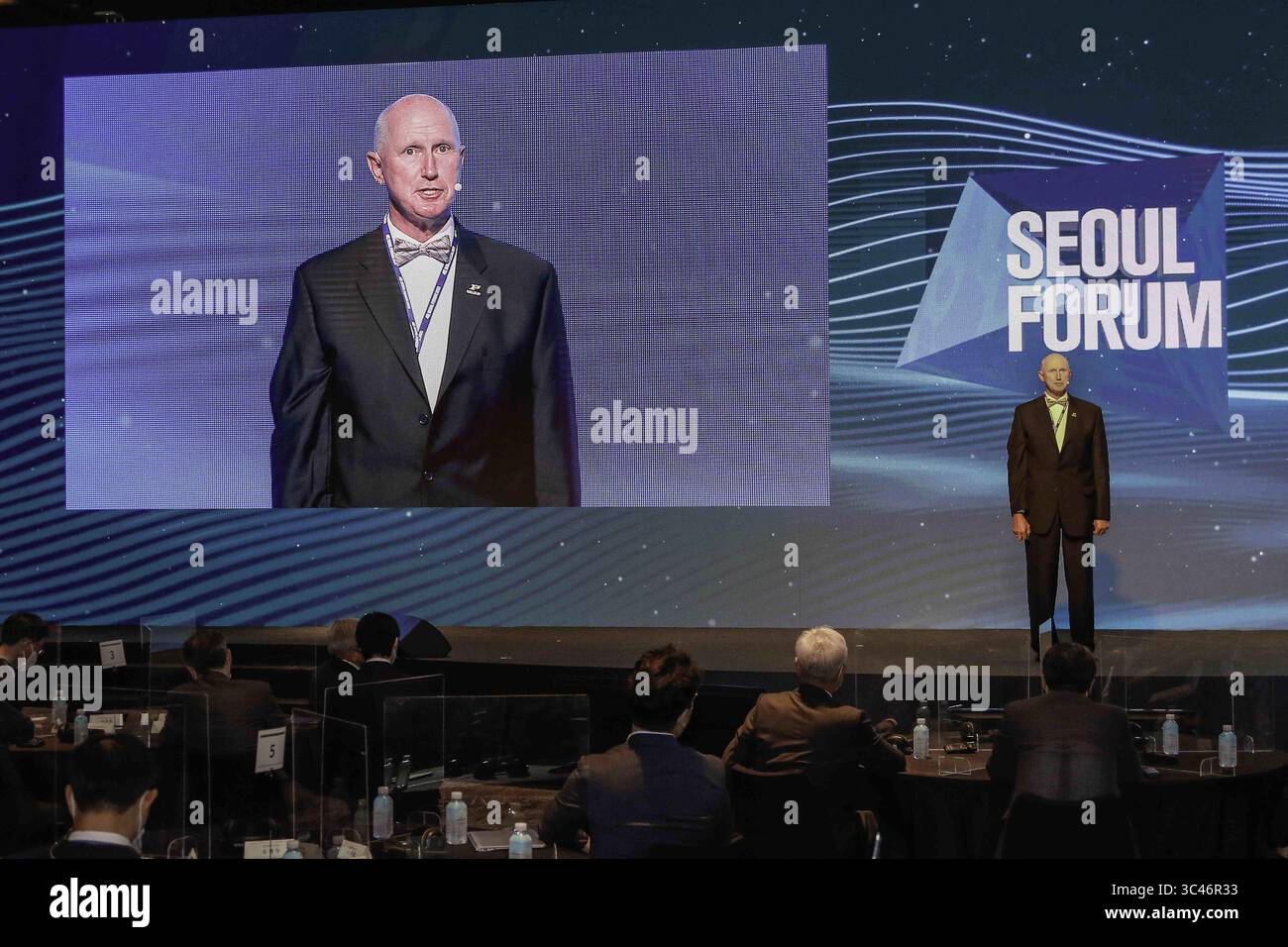 9. Juni 2021, SEOUL, SÜDKOREA: 11. Juni 2021-Seoul, Südkorea-in diesem Bild ist der 9. Juni 2021. John W. Sheffield, Präsident der International Association for Hydrogen Energy, hielt einen Vortrag über die Super-Gap in der Wasserstoffwirtschaft auf dem Seoul Forum 2021 in Seoul, Südkorea. Südkoreas führender Wirtschaftspolitiker sagte Donnerstag, die Regierung werde Unterstützung leisten, um etwa 1.000 Autoteilehersteller zu unterstützen, sich bis 2030 zu wichtigen Zulieferern von Automobilen der nächsten Generation zu machen. (Bild: © Ryu Seung-Il/ZUMA Wire) Stockfoto