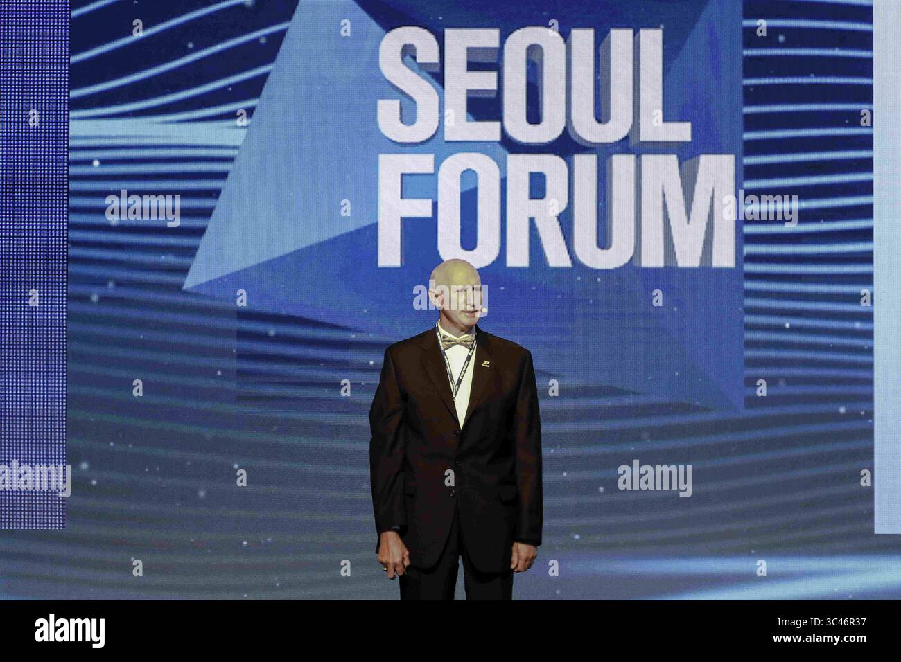 9. Juni 2021, SEOUL, SÜDKOREA: 11. Juni 2021-Seoul, Südkorea-in diesem Bild ist der 9. Juni 2021. John W. Sheffield, Präsident der International Association for Hydrogen Energy, hielt einen Vortrag über die Super-Gap in der Wasserstoffwirtschaft auf dem Seoul Forum 2021 in Seoul, Südkorea. Südkoreas führender Wirtschaftspolitiker sagte Donnerstag, die Regierung werde Unterstützung leisten, um etwa 1.000 Autoteilehersteller zu unterstützen, sich bis 2030 zu wichtigen Zulieferern von Automobilen der nächsten Generation zu machen. (Bild: © Ryu Seung-Il/ZUMA Wire) Stockfoto