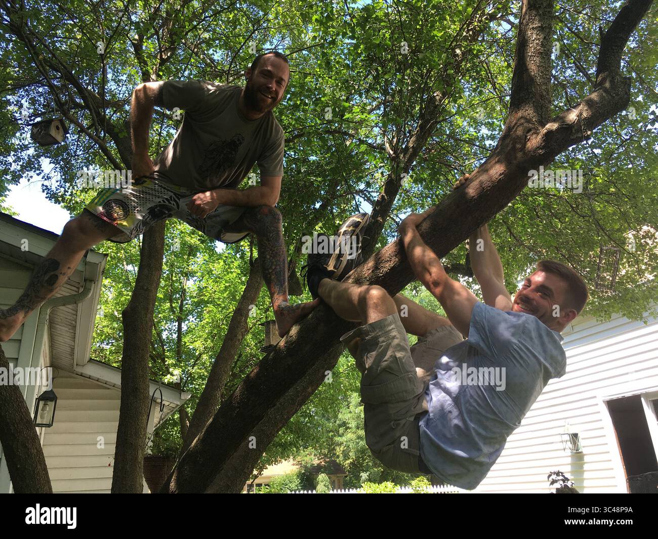 28. Juni 2018 - Aurora, IL, USA - Matt Ward, Left, und Brother Ryan, Veteranen von Benny und dem Aufzugsteam des United Center, sagen, dass sie im Hinterhof und auf den Spielplätzen ihrer Kindheit in Aurora, Illinois, gelernt haben, wie man mutig ist (Credit Image: © Denise Crosby/TNS via ZUMA Wire) Stockfoto