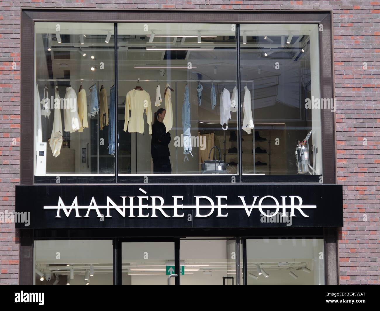 Außenansicht des Modegeschäfts Manière de Voir in der Oxford Street, London, Großbritannien Stockfoto