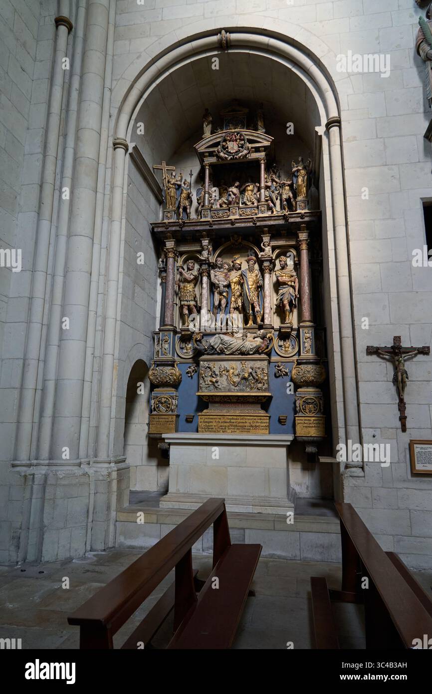Münster, Deutschland - 2. Mai 2025 - Innere des Münsterer Doms oder St.-Paulus-Doms - die Domkirche des katholischen Bistums Münster in Deutschland Stockfoto