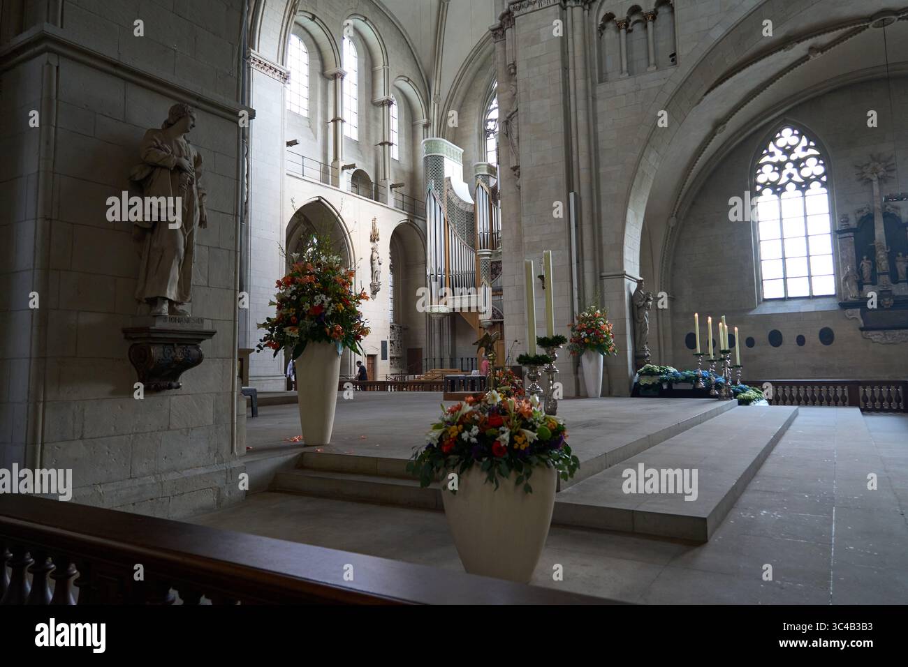 Münster, Deutschland - 2. Mai 2025 - Innere des Münsterer Doms oder St.-Paulus-Doms - die Domkirche des katholischen Bistums Münster in Deutschland Stockfoto
