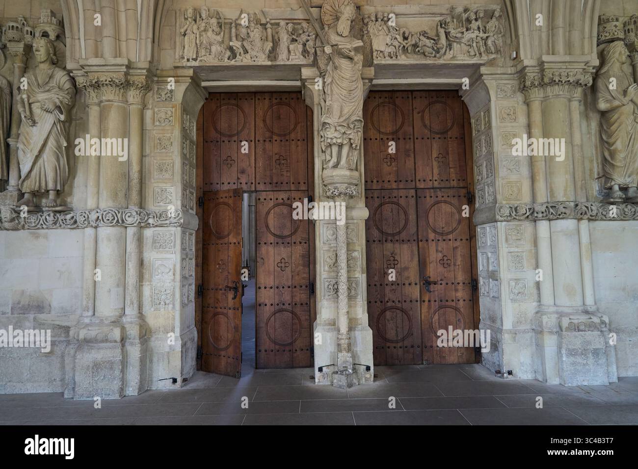Münster, Deutschland - 2. Mai 2025 - Innere des Münsterer Doms oder St.-Paulus-Doms - die Domkirche des katholischen Bistums Münster in Deutschland Stockfoto