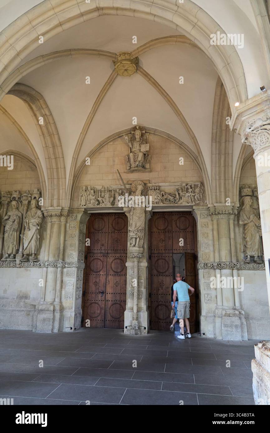 Münster, Deutschland - 2. Mai 2025 - Innere des Münsterer Doms oder St.-Paulus-Doms - die Domkirche des katholischen Bistums Münster in Deutschland Stockfoto