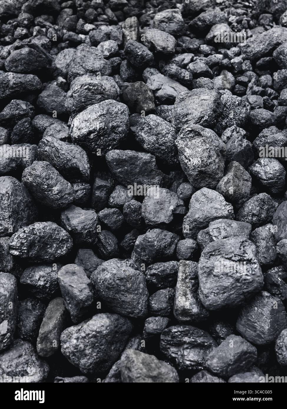 Kohle aus der Nähe - fossile Brennstoffe, trägt zu Kohlenstoffemissionen und globaler Erwärmung bei. Klimaschutzmaßnahmen müssen durch grüne erneuerbare Energien ersetzt werden Stockfoto