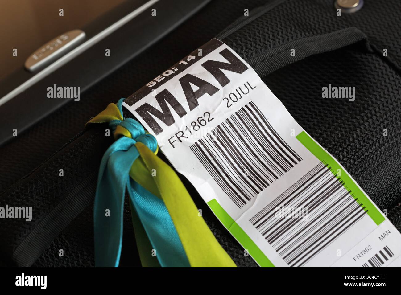 Barcode-Etikett für aufgegebenes Gepäck vom Flughafen Manchester, Großbritannien Stockfoto