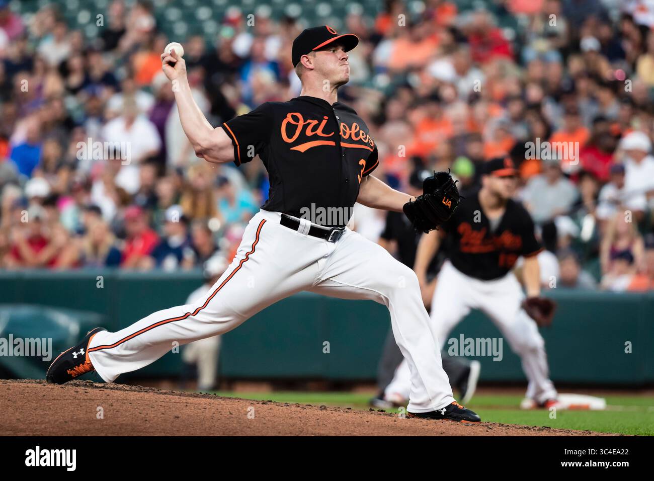 10. August 2018: Baltimore Orioles startete den Pitcher Dylan Bundy (37) im zweiten Inning des MLB-Spiels zwischen den Boston Red Sox und den Baltimore Orioles im Oriole Park in Camden Yards in Baltimore, Maryland. Scott Taetsch/CSM(Kreditbild: &Copy; Scott Taetsch/CSM via ZUMA Wire) Stockfoto