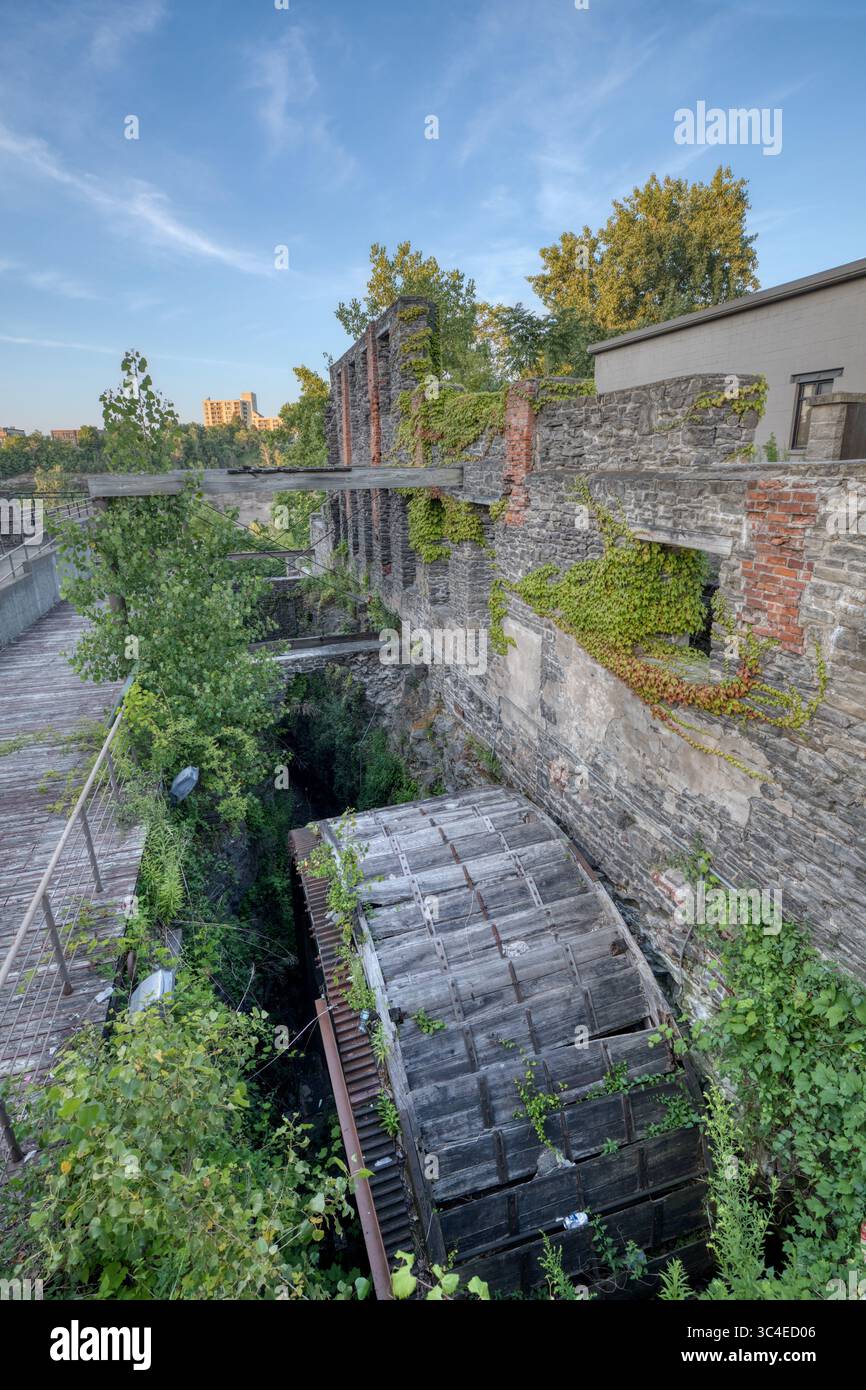 Brown's Race, Rochester, New York, wo Wasser aus dem Genesee River geleitet wurde, um Mehlmühlen zu betreiben. Stockfoto