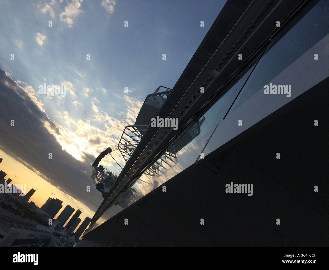 8. Mai 2018 - Miami, Florida, USA - Norwegian Bliss ist das neue Schiff mit 168 028 Tonnen und 4.004 Passagieren von Norwegian Cruise Line. Zu den charakteristischen Merkmalen gehören eine Gokart-Strecke und eine riesige 180-Grad-Aussichtsplattform. (Bild: © Richard Tribou/TNS via ZUMA Wire) Stockfoto