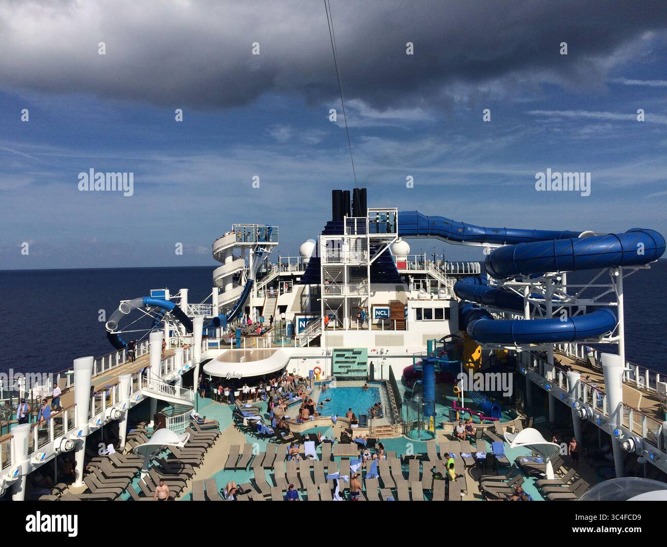 8. Mai 2018 - Miami, Florida, USA - Norwegian Bliss ist das neue Schiff mit 168 028 Tonnen und 4.004 Passagieren von Norwegian Cruise Line. Zu den charakteristischen Merkmalen gehören eine Gokart-Strecke und eine riesige 180-Grad-Aussichtsplattform. (Bild: © Richard Tribou/TNS via ZUMA Wire) Stockfoto