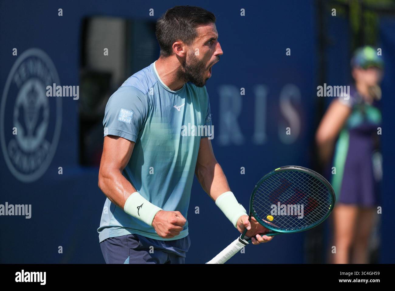 Toronto, Ontario, Kanada. Juli 2025. Damir Dzumhur aus Bosnien und Herzegowina feiert einen Punkt gegen Francisco Comesana aus Argentinien während des Spiels der Männer-Singles am 3. Tag der ATP Masters 1000 National Bank Open im Sobeys Stadium. Am 28. Juli 2025 in Toronto, Kanada. (Kreditbild: © Leonardo Ramirez/eyepix via ZUMA Press Wire) NUR REDAKTIONELLE VERWENDUNG! Nicht für kommerzielle ZWECKE! Quelle: ZUMA Press, Inc./Alamy Live News Stockfoto Toronto, Ontario, Kanada. Juli 2025. Damir Dzumhur aus Bosnien und Herzegowina feiert einen Punkt gegen Francisco Comesana aus Argentinien während des Spiels der Männer-Singles am 3. Tag der ATP Masters 1000 National Bank Open im Sobeys Stadium. Am 28. Juli 2025 in Toronto, Kanada. (Kreditbild: © Leonardo Ramirez/eyepix via ZUMA Press Wire) NUR REDAKTIONELLE VERWENDUNG! Nicht für kommerzielle ZWECKE! Quelle: ZUMA Press, Inc./Alamy Live News Stockfoto