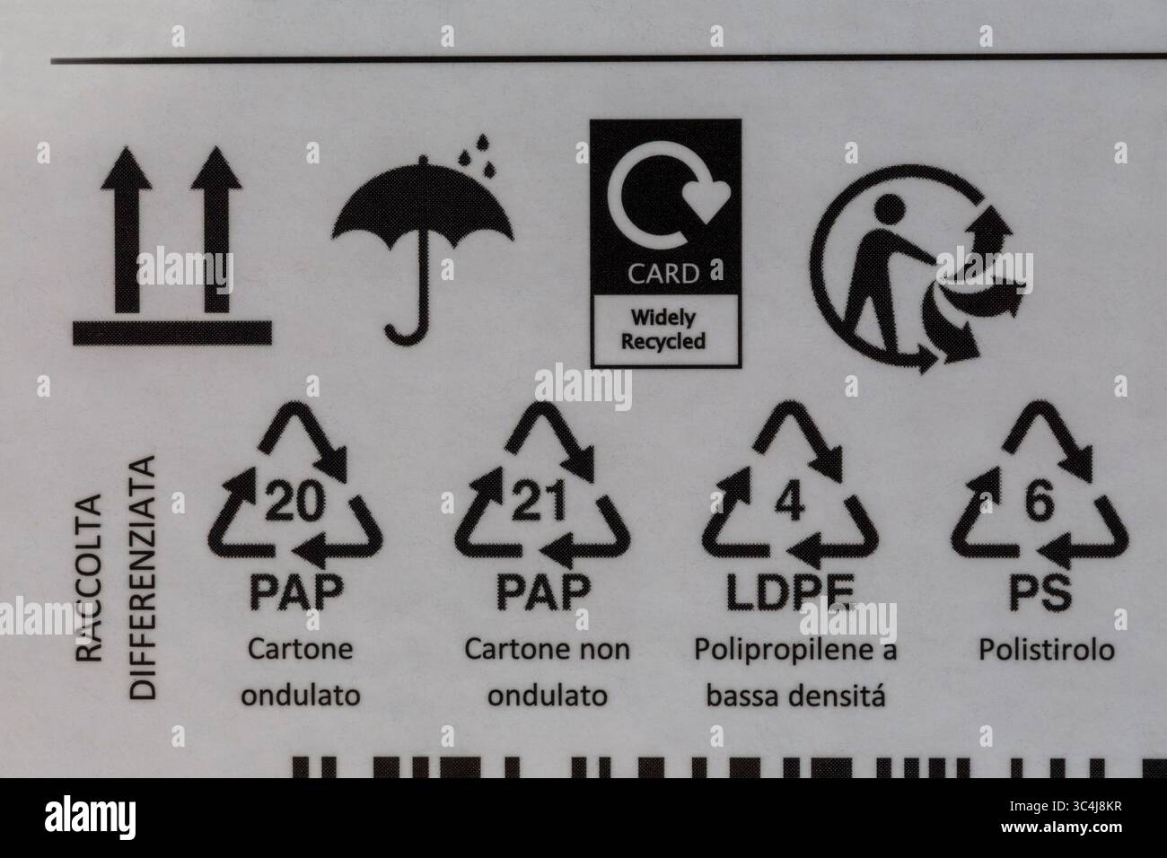 Informationen zum Recycling auf der Paketverpackung Stockfoto