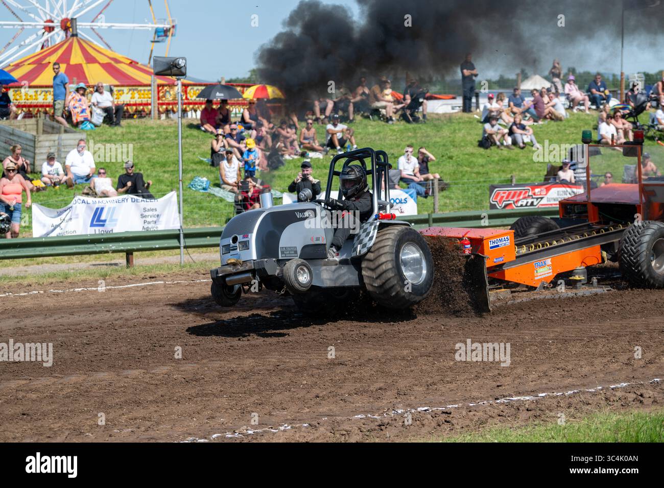 Tractor Pulling, ein Motorsport mit leistungsstarken Traktoren und Lkw auf der Great Ecclestocn Show, Lancashire, Großbritannien. Stockfoto
