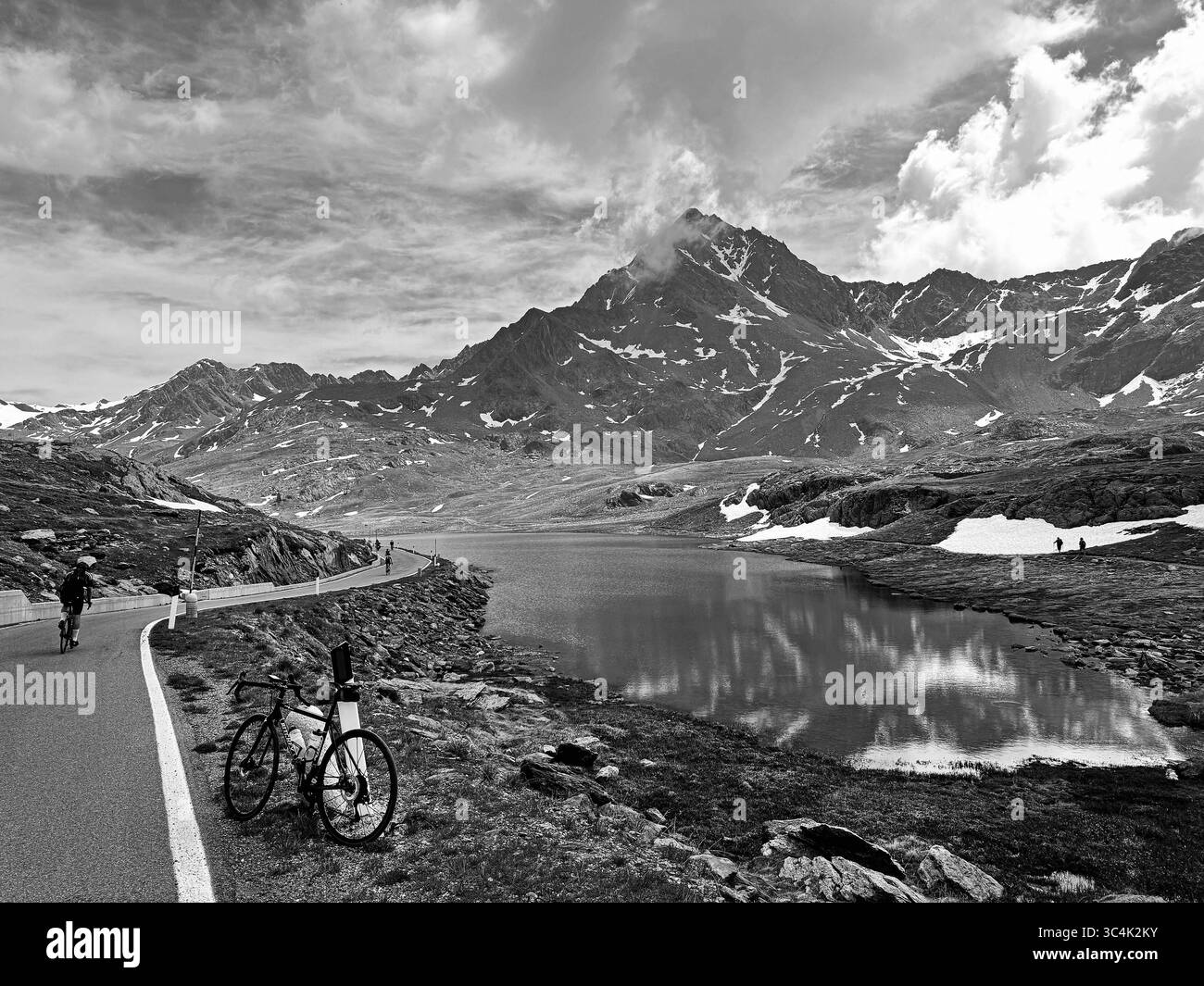 Rennrad Tour in den italienischen und Schweizer Alpen, Gavia Pass, Passo di Gavia, Lago Bianco, Italien *** Road Bike Tour in den italienischen und Schweizer Alpen, Gavia Pass, Passo di Gavia, Lago Bianco, Italien Stockfoto