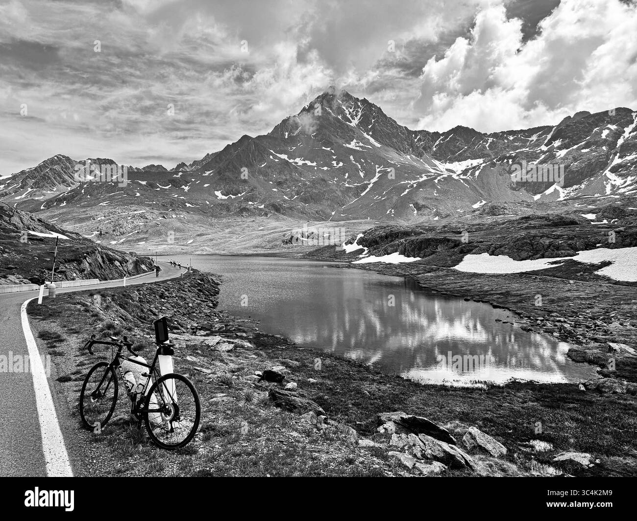 Rennrad Tour in den italienischen und Schweizer Alpen, Gavia Pass, Passo di Gavia, Lago Bianco, Italien *** Road Bike Tour in den italienischen und Schweizer Alpen, Gavia Pass, Passo di Gavia, Lago Bianco, Italien Stockfoto