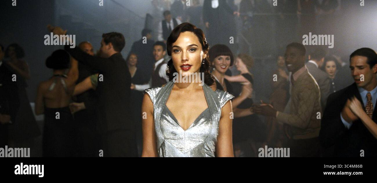 Death on the Nil ist ein Mystery-Film von Kenneth Branagh aus dem Jahr 2022 aus einem Drehbuch von Michael Green, das auf dem gleichnamigen Roman von Agatha Christie aus dem Jahr 1937 basiert, und die zweite Großbildverfilmung von Christies Roman nach dem Film von 1978. Als Fortsetzung von Murder on the Orient Express (2017) und der zweiten Folge der Hercule Poirot-Filmserie wurde es von Branagh, Ridley Scott, Judy Hofflund und Kevin J. Walsh produziert. Es spielt ein Ensemble, in dem Branagh und Tom Bateman ihre Rollen als Hercule Poirot und Bouc wiederaufstehen. Stockfoto