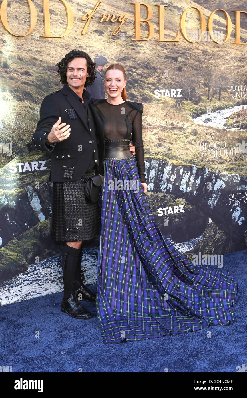 Jamie Roy und Harriet Slater bei der Premiere der Starz Serie Outlander: Blood of My Blood im DGA Theater. Los Angeles, 28.07.2025 Stockfoto