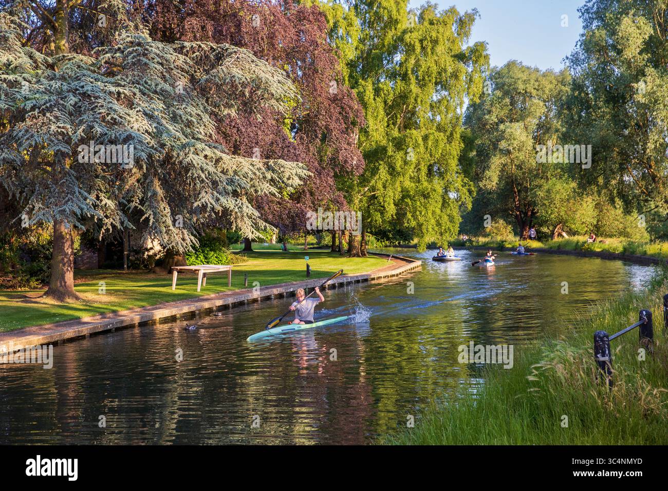 Studenten, die sich in Cambridge entspannen Stockfoto