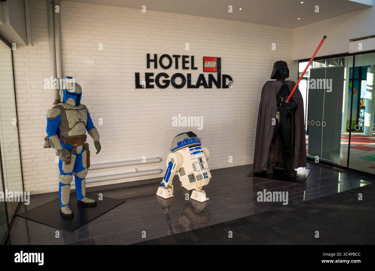 LEGO Minifig Skulpturen in der Hotellobby mit Star Wars Charakteren, Billund, Dänemark, 18. Juli 2018 Stockfoto