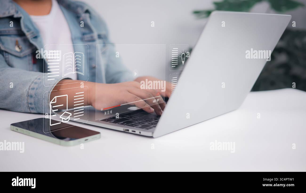 Schüler tippen auf einem Laptop mit virtuellen Lernsymbolen, Online-Bildung, E-Learning, digitales Lernkonzept. Stockfoto