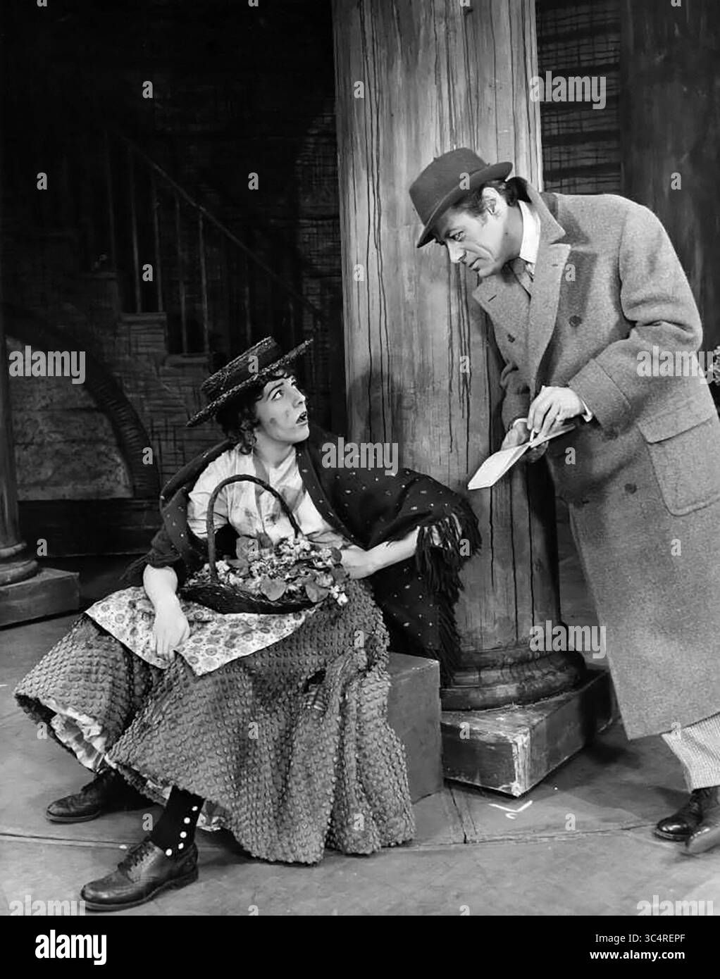 Julie Andrews und Rex Harrison. Porträt von Julie Andrews (* 1935) und Rex Harrison (Sir Reginald Carey Harrison: 1908–1990) im Musical My Fair Lady, Publicity Photo, 1957 Stockfoto