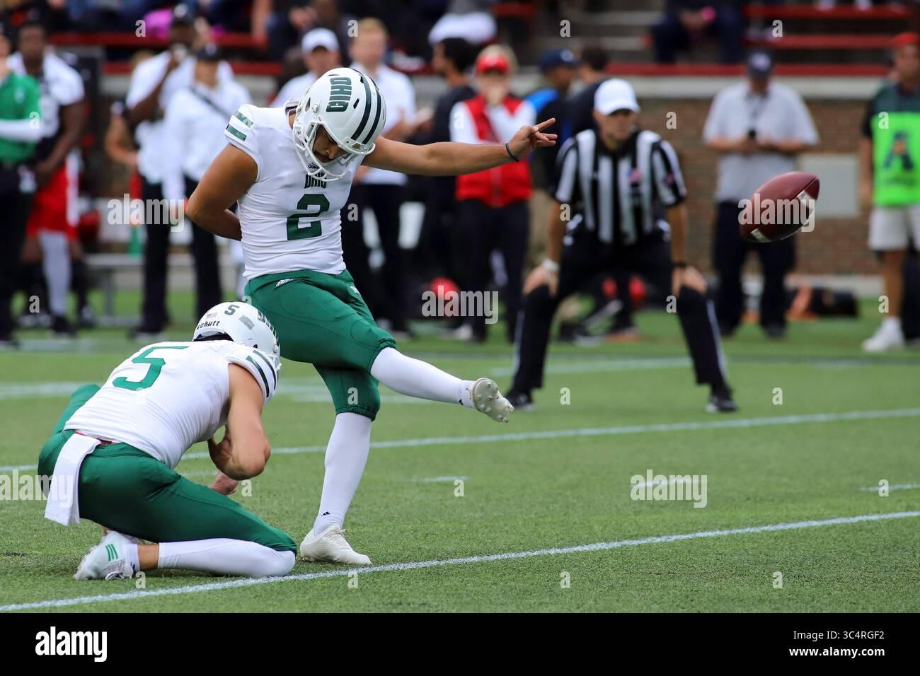 22. September 2018: Ohio Bobcats Kicker Louie Zervos während eines NCAA-Fußballspiels zwischen den Cincinnati Bearcats und den Ohio University Bobcats im Nippert Stadium in Cincinnati, Ohio. Kevin Schultz/CSM(Credit Image: &Copy; Kevin Schultz/CSM via ZUMA Wire) Stockfoto