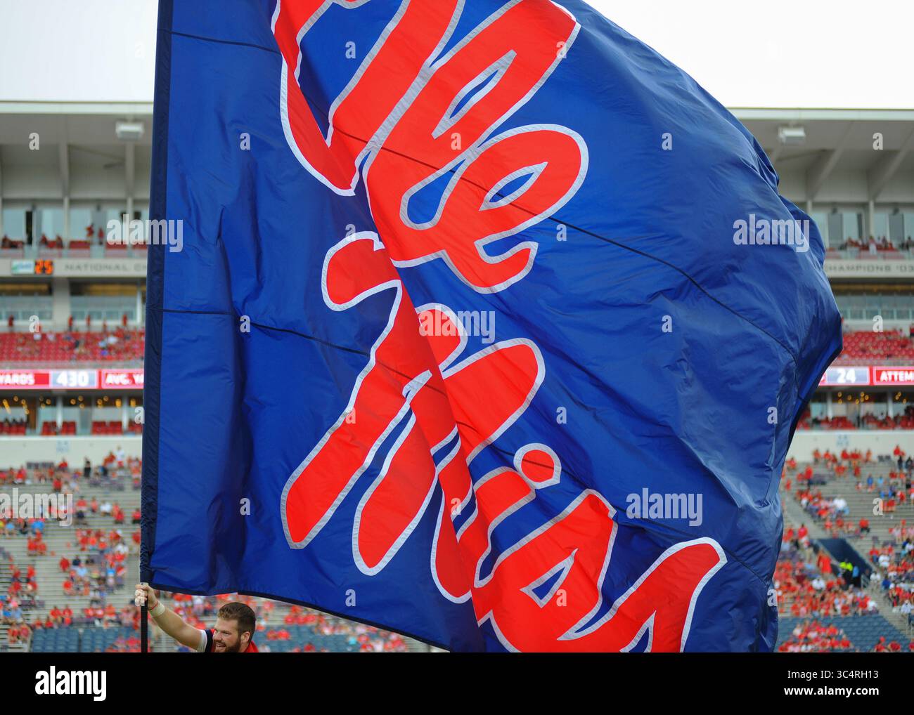 22. September 2018: Die Ole' Miss Rebels-Flagge während des NCAA DI-Spiels im Vaught-Hemingway Stadium in Oxford, MS. OLE' Miss besiegte Kent State, 38-17. Kevin Langley/CSM(Kreditbild: &Copy; Kevin Langley/CSM via ZUMA Wire) Stockfoto