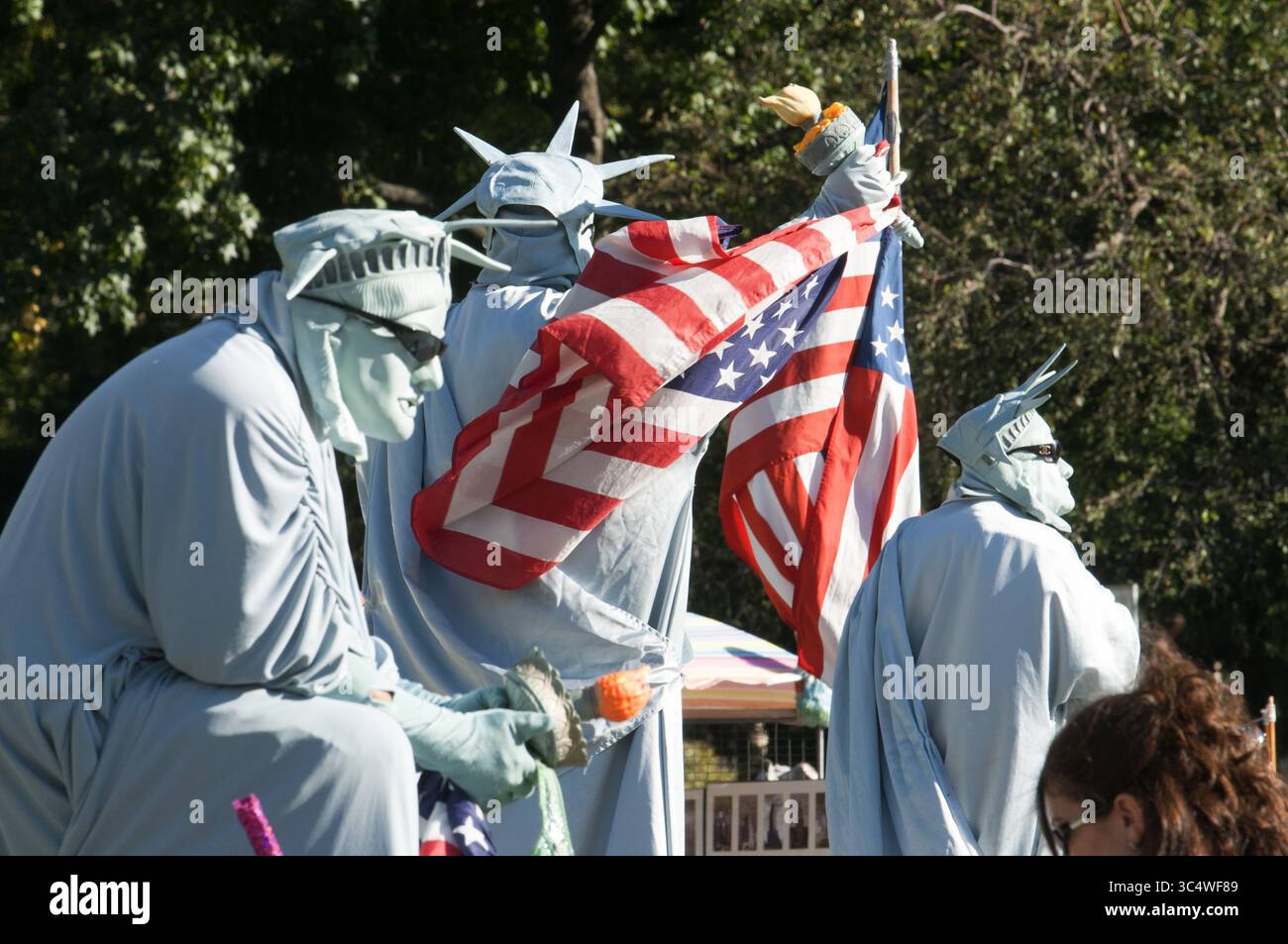 19. September 2009: New York, New York, USA: Künstler gekleidet von der Freiheitsstatue. Battery Park, New York City, USA (Kreditbild: © Sergi ReboredoZUMA Wire) Stockfoto