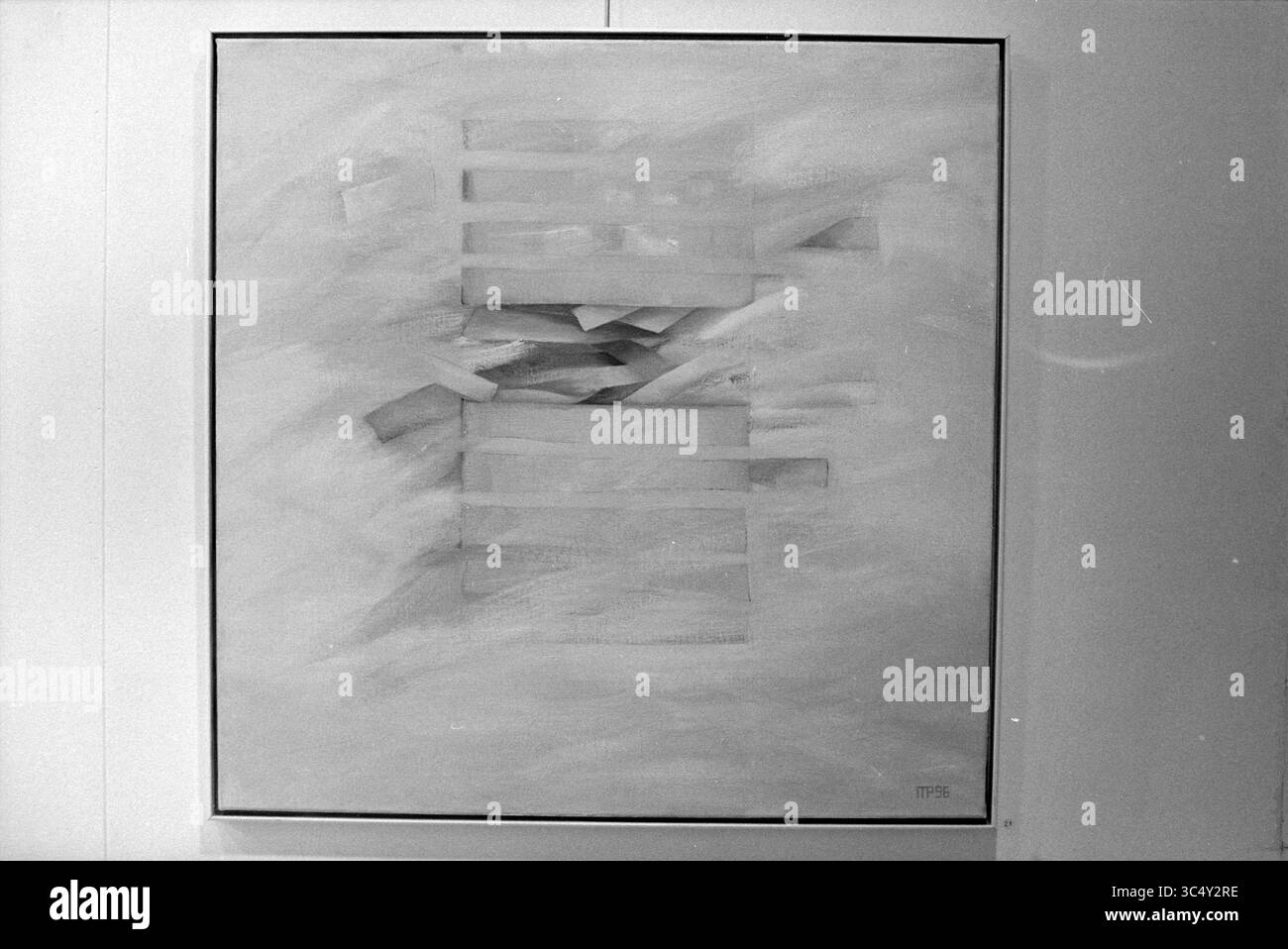 Galerie K2001, Arbeit von M. Pisam, Beinsdorp, 20-05-1996 Whizgle News, Dutch Desk, Niederlande, 1950-2000 eine abstrakte Komposition mit geometrischen Schichten, die weiche Kanten und subtile Kontraste miteinander verbindet, um ein Gefühl von Tiefe und Bewegung zu erzeugen. Die Verwendung stummgeschalteter Töne erhöht die ätherische Qualität des Bildmaterials. Stockfoto