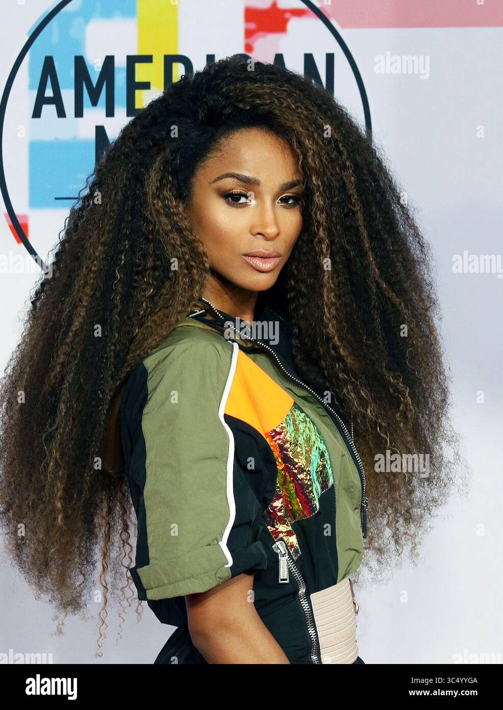 9. Oktober 2018 – Los Angeles, Kalifornien, USA – Ciara bei den American Music Awards 2018 im Microsoft Theater am Dienstag, 9. Oktober 2018 in Los Angeles, Kalifornien. (Bild: © Prensa Internacional Via ZUMA Wire) Stockfoto