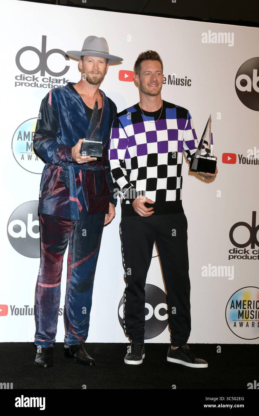 Oktober 2018 - Los Angeles, CA, USA - LOS ANGELES - 9. OCT: Brian Kelley, Tyler Hubbard bei den American Music Awards 2018 im Microsoft Theater am 9. Oktober 2018 in Los Angeles, CA (Credit Image: © Kathy Hutchins via ZUMA Wire) Stockfoto